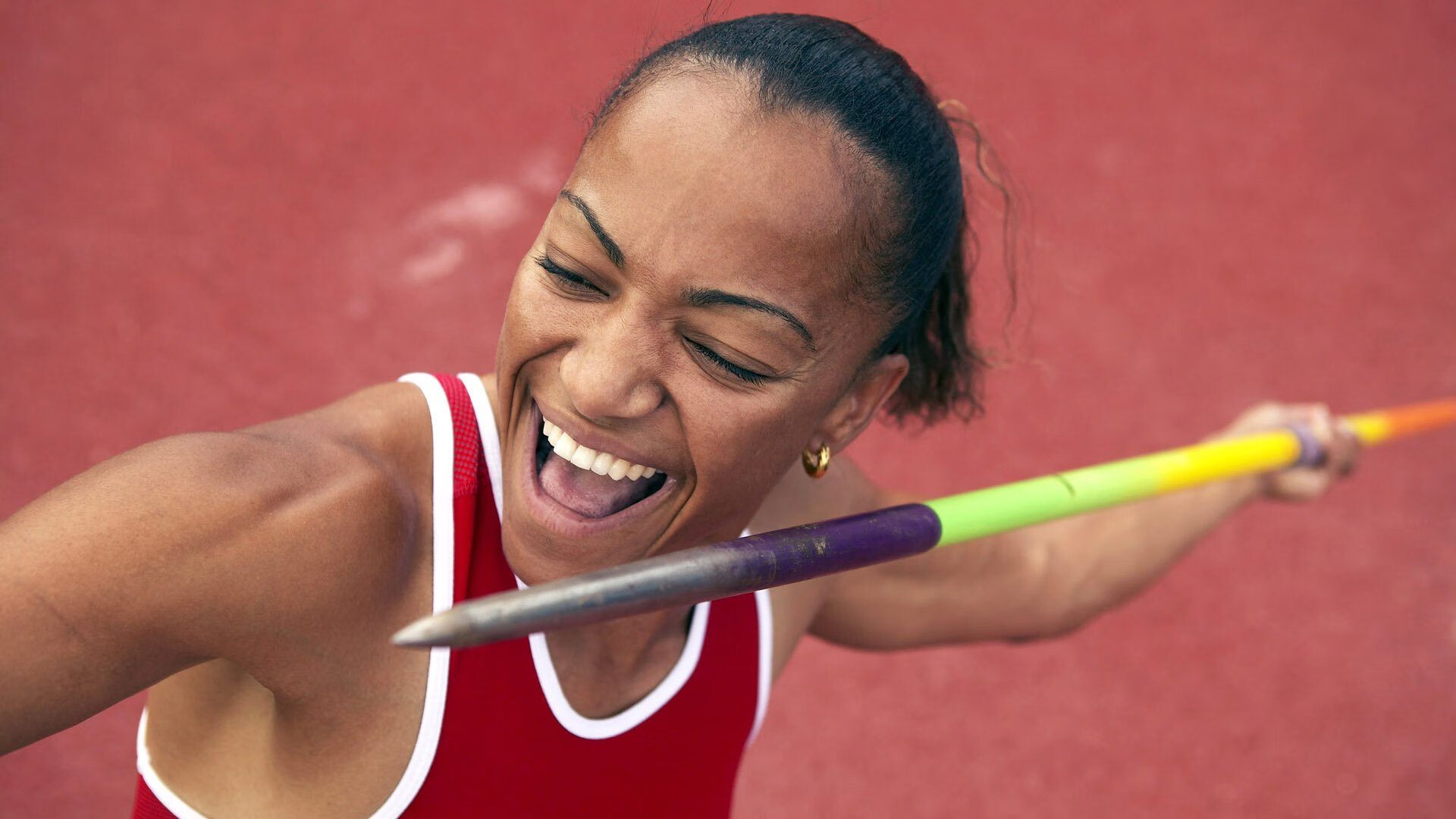 在对阵雄鹿的比赛中，库里展现“神射手”本色，四节投中9个三分，砍下44分！