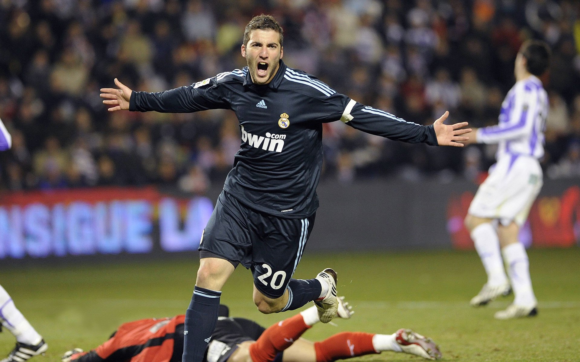 王者荣耀 线上赛事影响力扩大，王者荣耀线上赛和线下赛区别